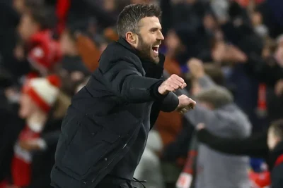 Carrick đối đầu Tottenham: Thử thách lớn nhất của huyền thoại MU sau 3 trận toàn thắng 1